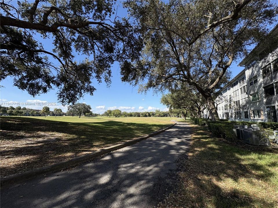 待售: $185,000 (1 贝兹, 1 浴室, 1045 平方英尺)