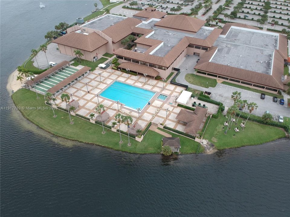 待售: $185,000 (1 贝兹, 1 浴室, 1045 平方英尺)