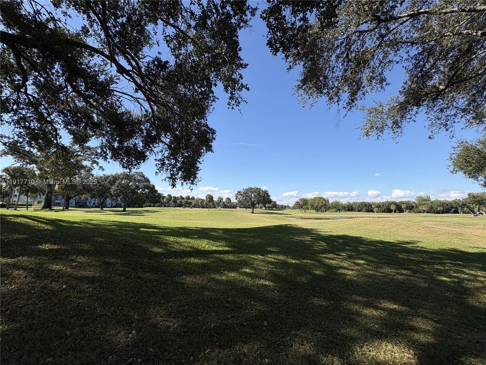 待售: $185,000 (1 贝兹, 1 浴室, 1045 平方英尺)