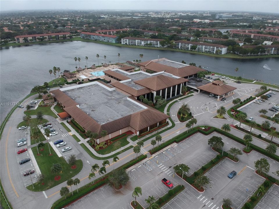 待售: $185,000 (1 贝兹, 1 浴室, 1045 平方英尺)