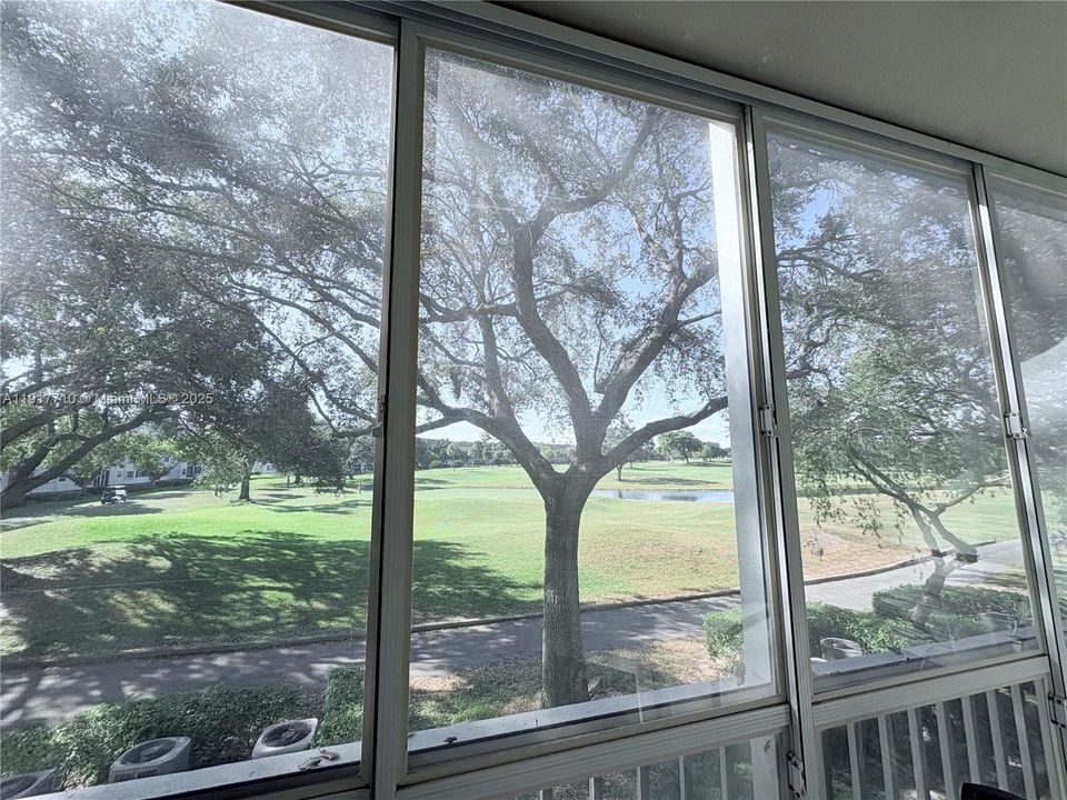 待售: $185,000 (1 贝兹, 1 浴室, 1045 平方英尺)