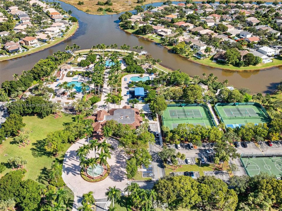 На продажу: $435,000 (2 спален, 2 ванн, 1281 Квадратных фут)