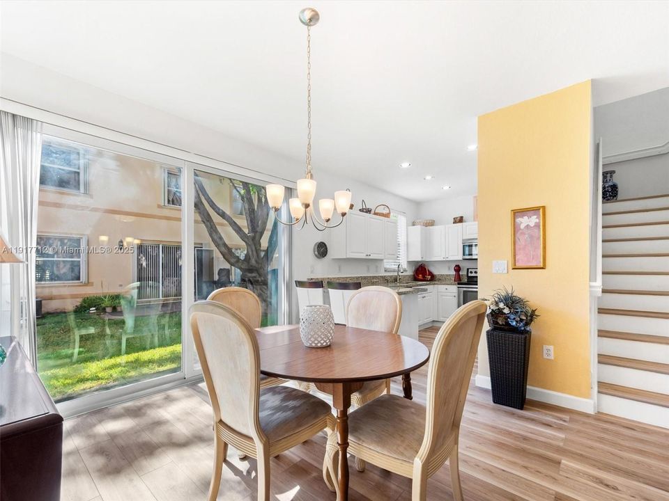 На продажу: $435,000 (2 спален, 2 ванн, 1281 Квадратных фут)