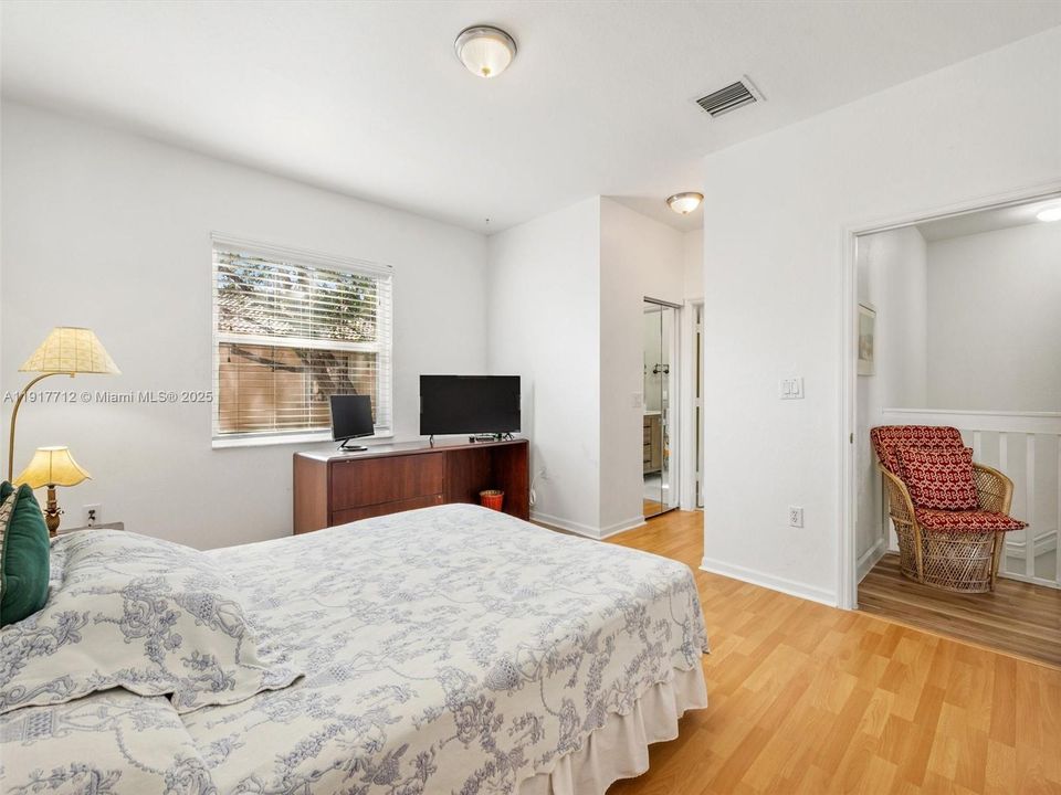 На продажу: $435,000 (2 спален, 2 ванн, 1281 Квадратных фут)