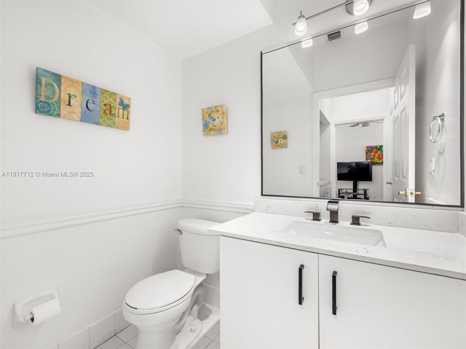 На продажу: $435,000 (2 спален, 2 ванн, 1281 Квадратных фут)