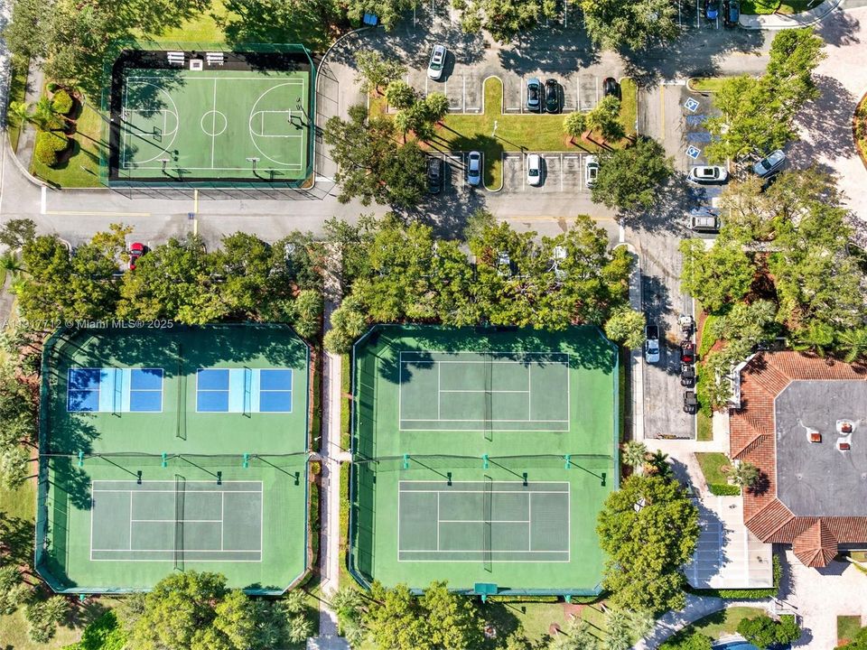 На продажу: $435,000 (2 спален, 2 ванн, 1281 Квадратных фут)