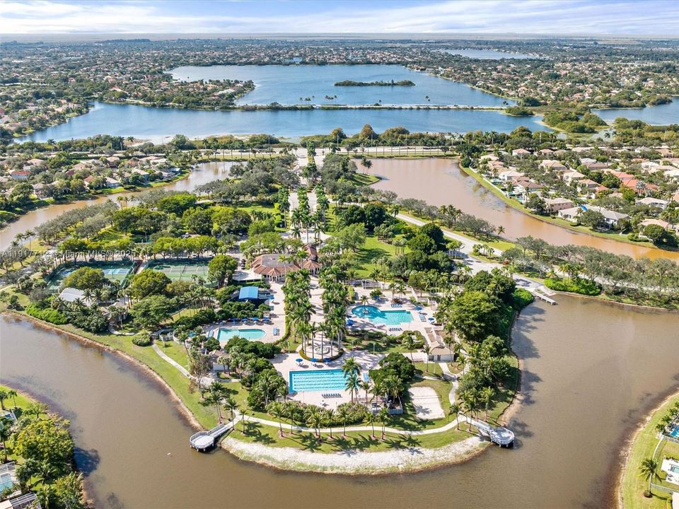 На продажу: $435,000 (2 спален, 2 ванн, 1281 Квадратных фут)