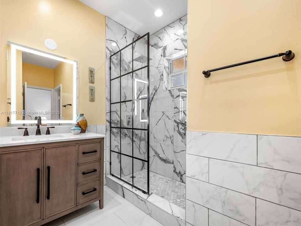 На продажу: $435,000 (2 спален, 2 ванн, 1281 Квадратных фут)