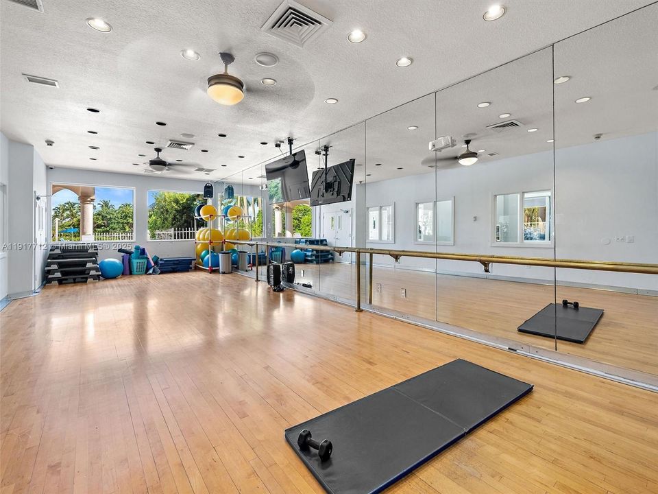 На продажу: $435,000 (2 спален, 2 ванн, 1281 Квадратных фут)