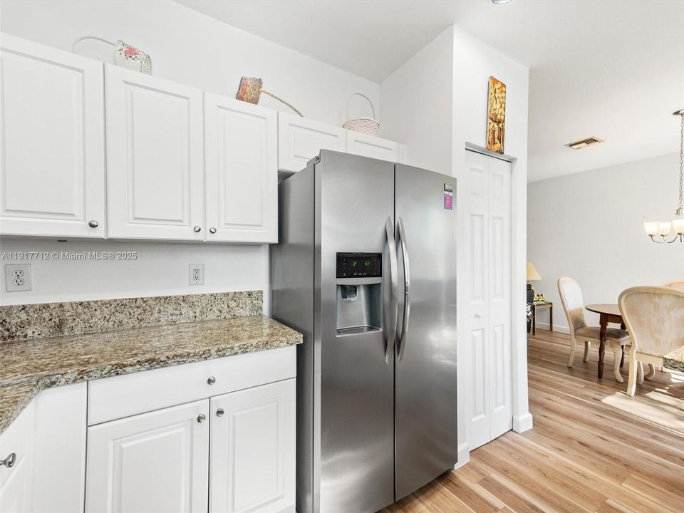 На продажу: $435,000 (2 спален, 2 ванн, 1281 Квадратных фут)