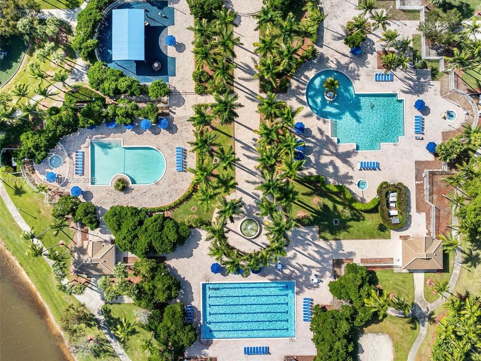 На продажу: $435,000 (2 спален, 2 ванн, 1281 Квадратных фут)