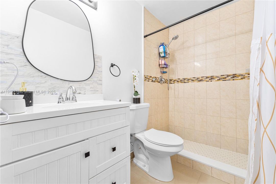 For Rent: $2,100 (2 beds, 1 baths, 784 Square Feet)