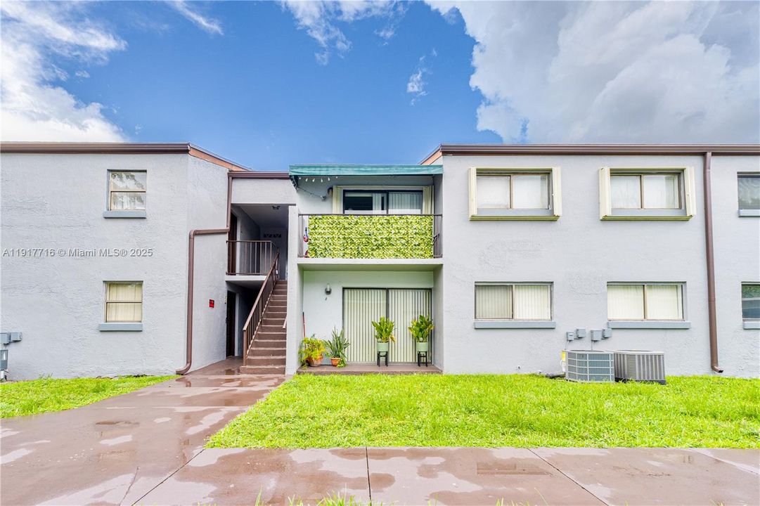 For Rent: $2,100 (2 beds, 1 baths, 784 Square Feet)