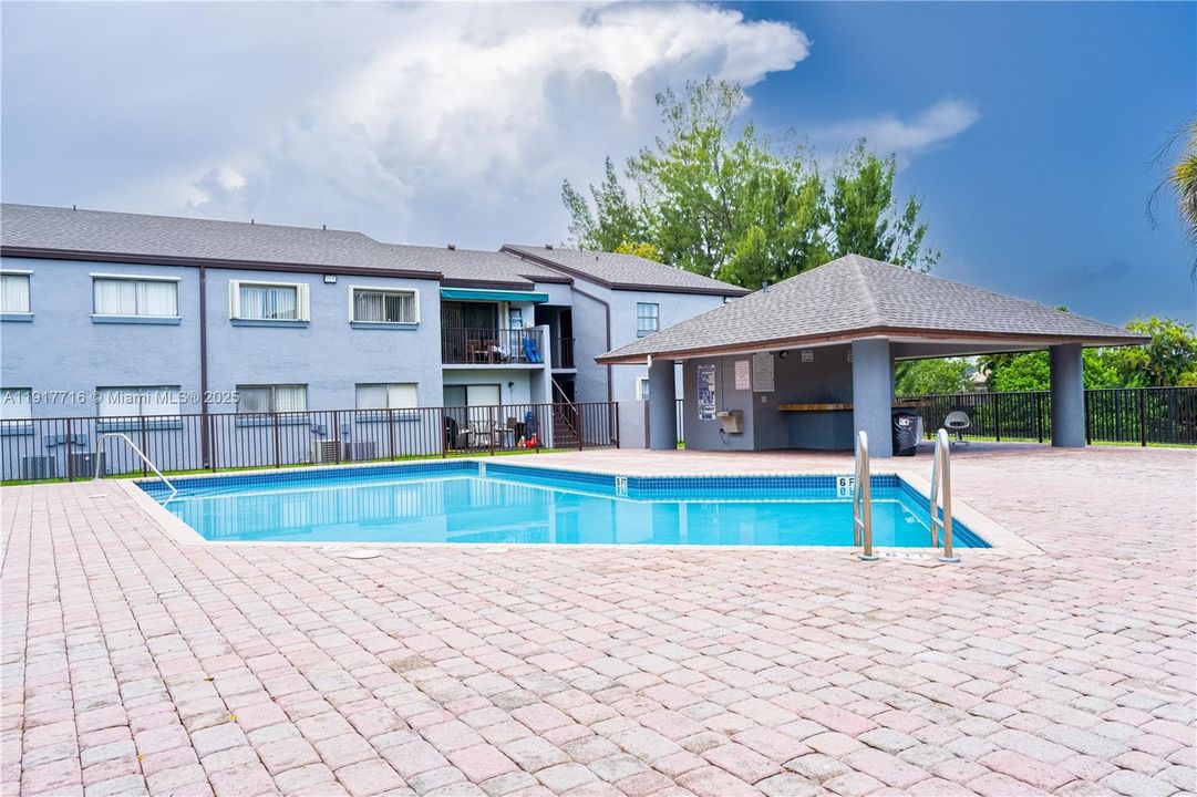 For Rent: $2,100 (2 beds, 1 baths, 784 Square Feet)