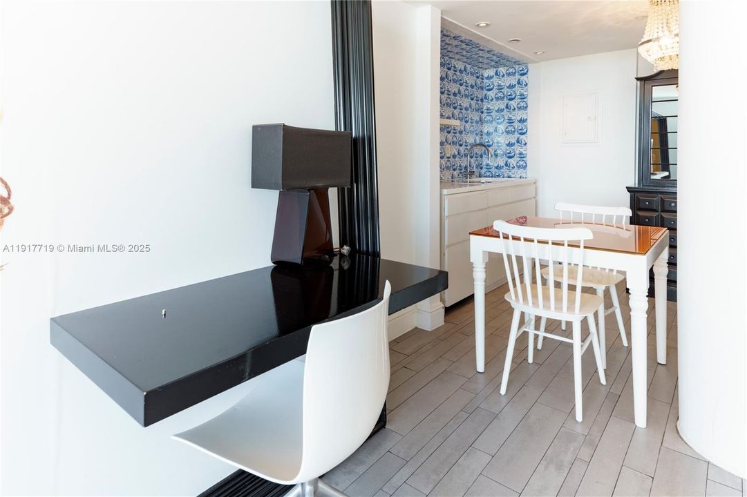 待售: $295,000 (1 贝兹, 1 浴室, 0 平方英尺)