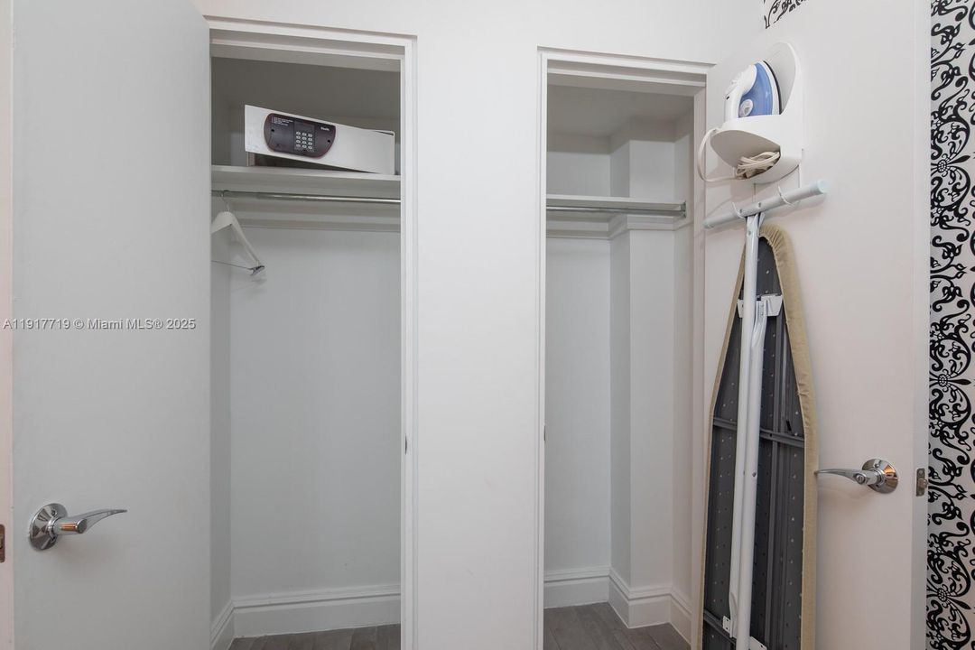 待售: $295,000 (1 贝兹, 1 浴室, 0 平方英尺)