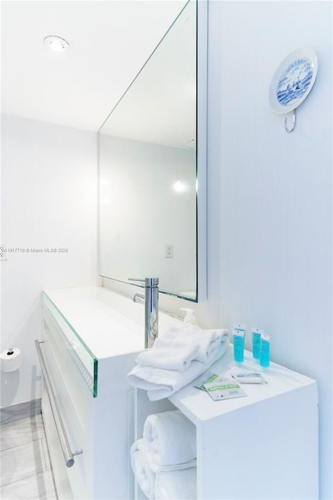 待售: $295,000 (1 贝兹, 1 浴室, 0 平方英尺)