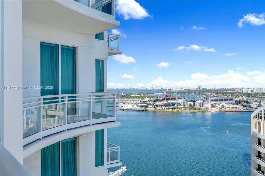 Под контрактом: $15,000 (3 спален, 4 ванн, 2631 Квадратных фут)