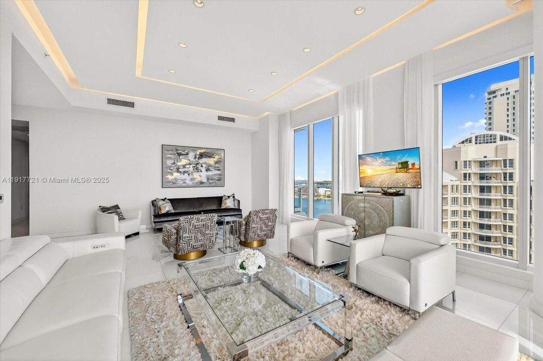 Под контрактом: $15,000 (3 спален, 4 ванн, 2631 Квадратных фут)