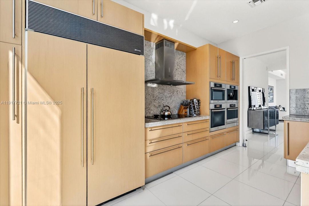 Под контрактом: $15,000 (3 спален, 4 ванн, 2631 Квадратных фут)