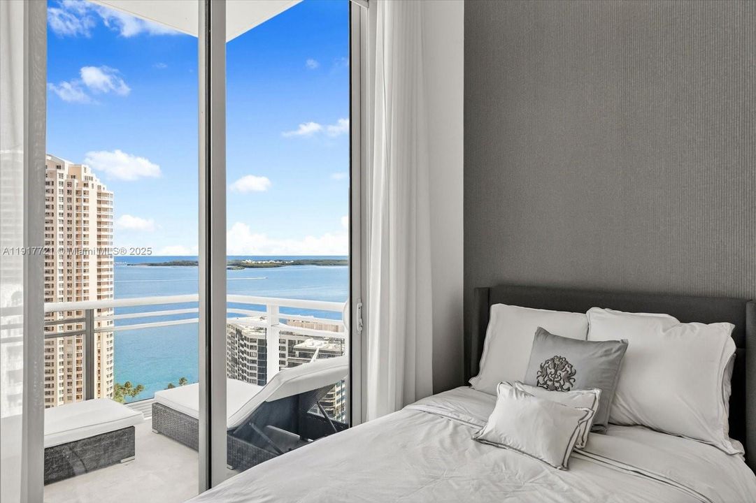 Под контрактом: $15,000 (3 спален, 4 ванн, 2631 Квадратных фут)