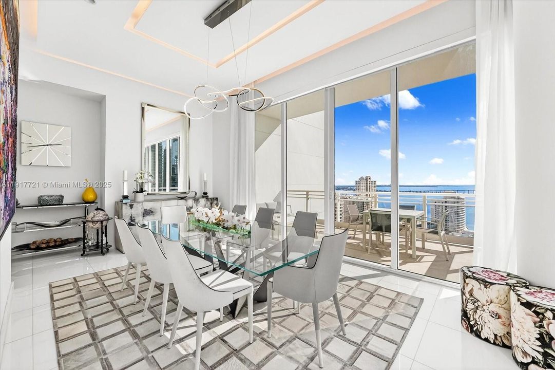 Под контрактом: $15,000 (3 спален, 4 ванн, 2631 Квадратных фут)