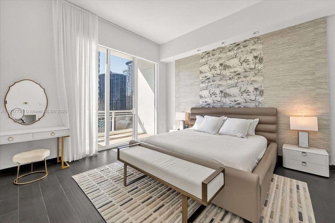 Под контрактом: $15,000 (3 спален, 4 ванн, 2631 Квадратных фут)