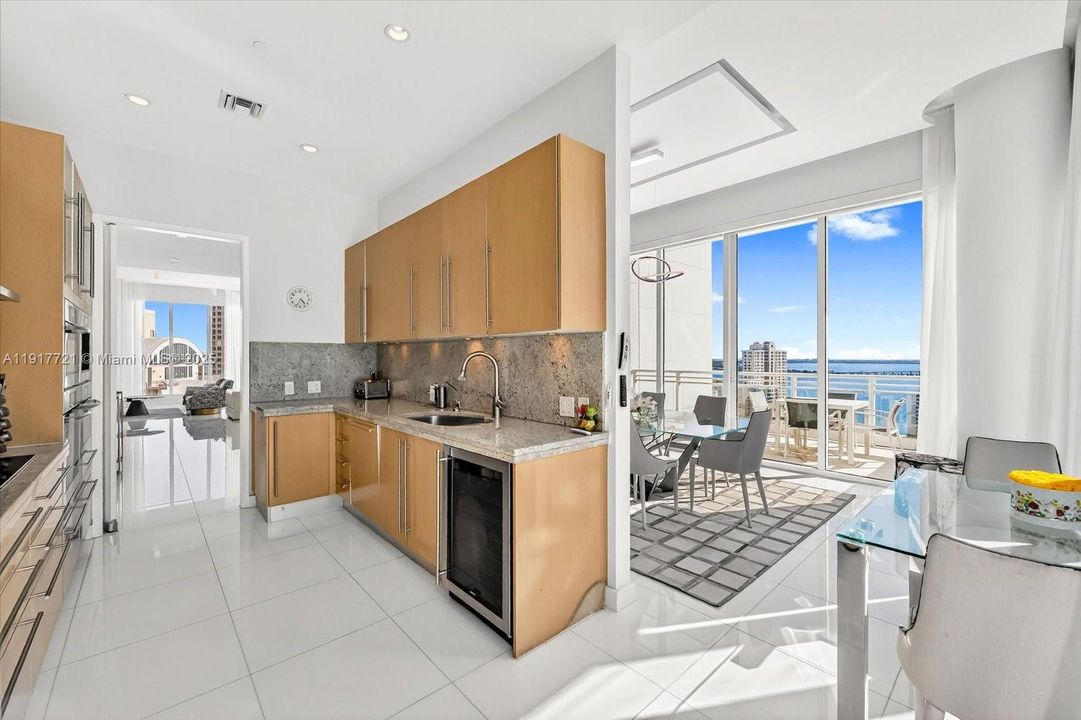 Под контрактом: $15,000 (3 спален, 4 ванн, 2631 Квадратных фут)