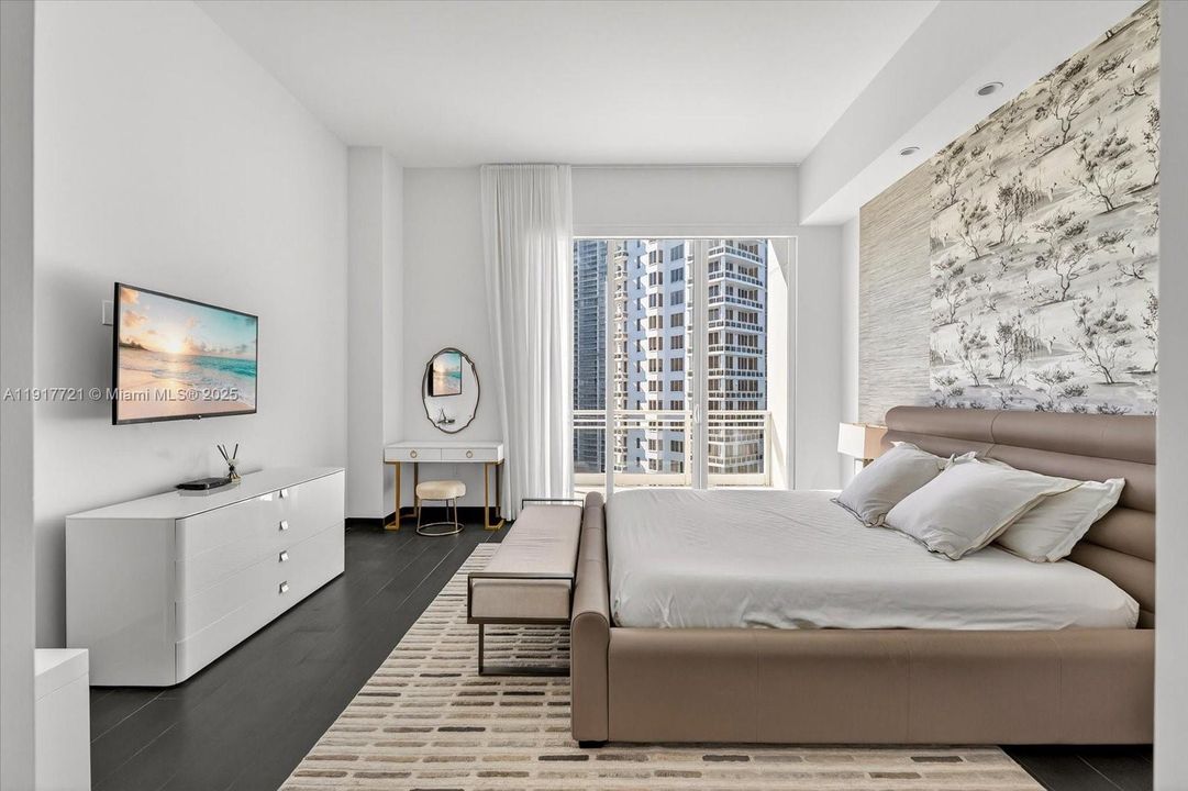 Под контрактом: $15,000 (3 спален, 4 ванн, 2631 Квадратных фут)