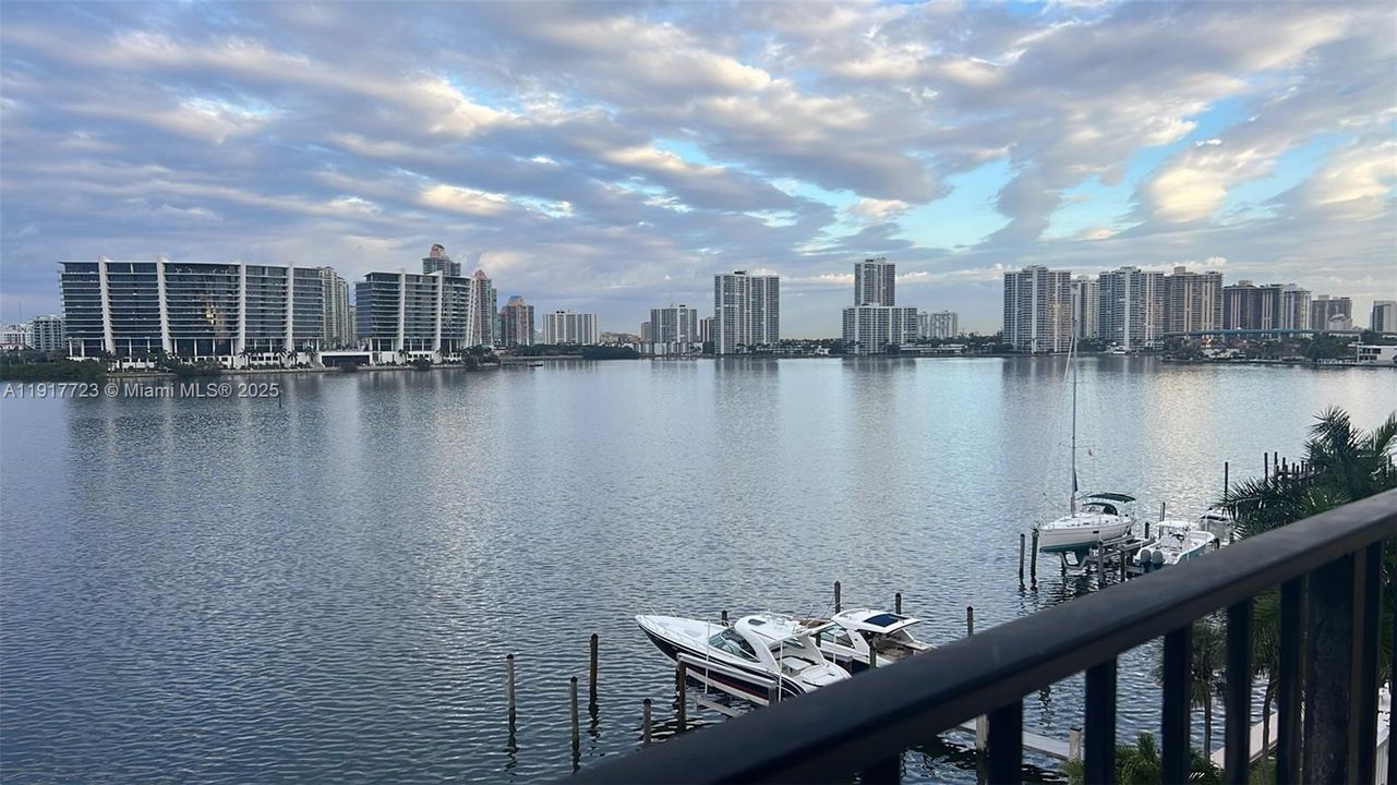 待售: $525,000 (2 贝兹, 2 浴室, 1217 平方英尺)