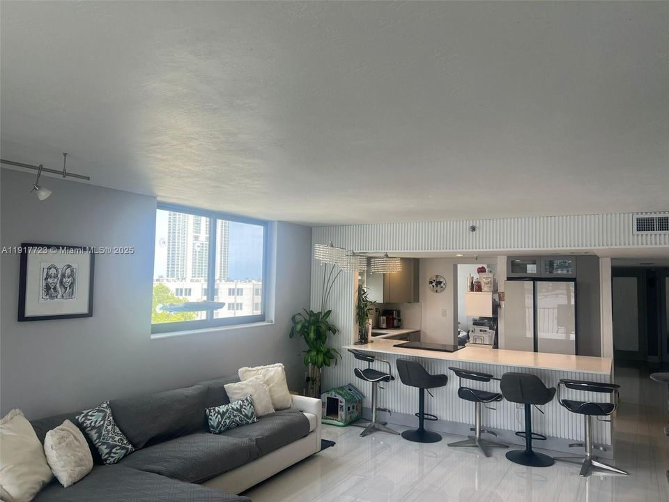 待售: $525,000 (2 贝兹, 2 浴室, 1217 平方英尺)