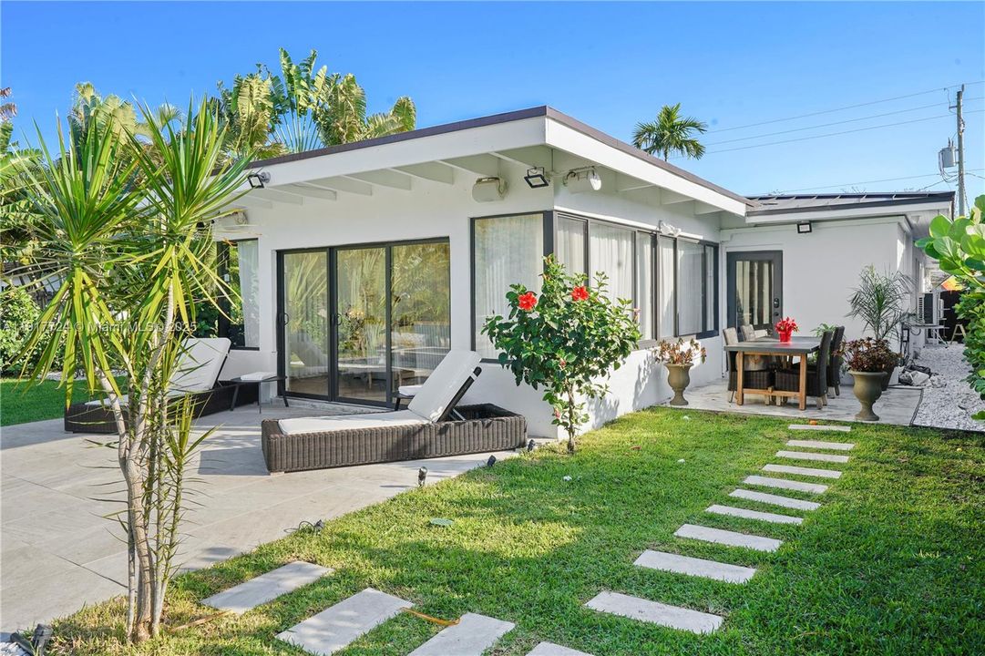 En Renta: $23,000 (5 camas, 3 baños, 2690 Pies cuadrados)