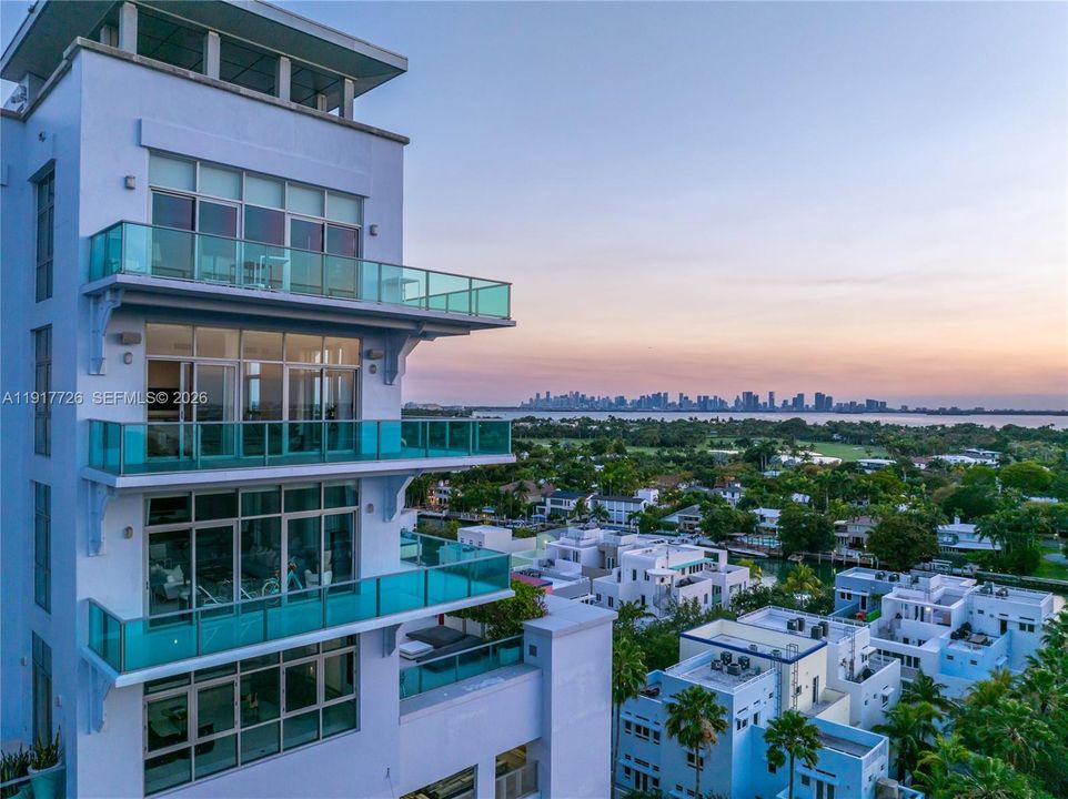 En Venta: $4,499,000 (3 camas, 3 baños, 3211 Pies cuadrados)