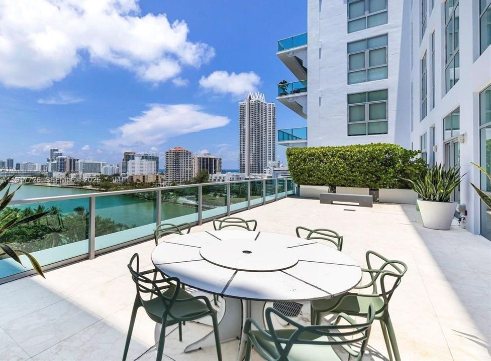 For Sale: $4,600,000 (3 beds, 3 baths, 3211 Square Feet)