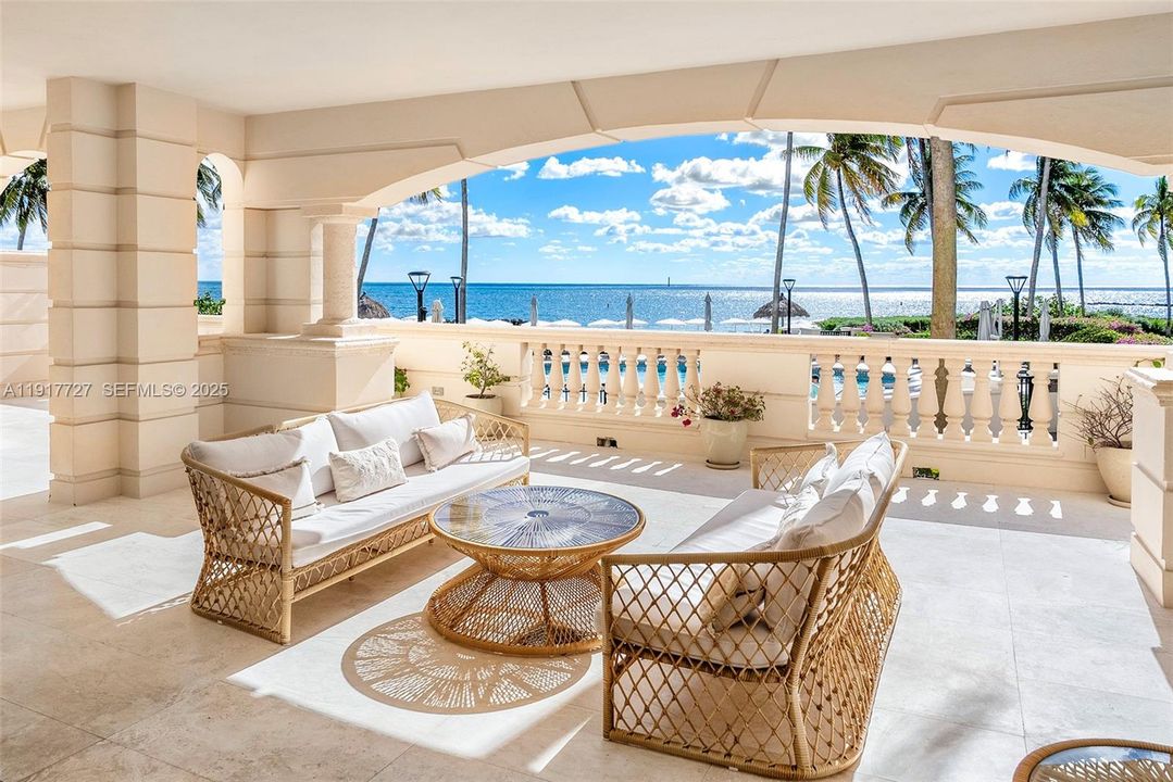 出租: $30,000 (2 贝兹, 2 浴室, 2530 平方英尺)