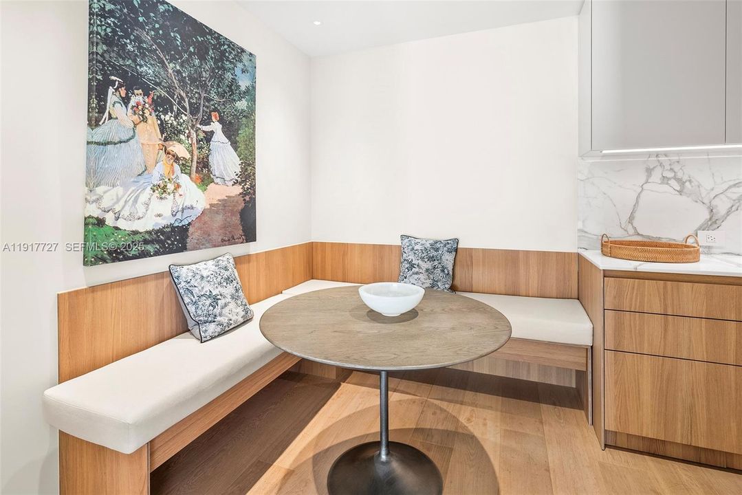 出租: $30,000 (2 贝兹, 2 浴室, 2530 平方英尺)