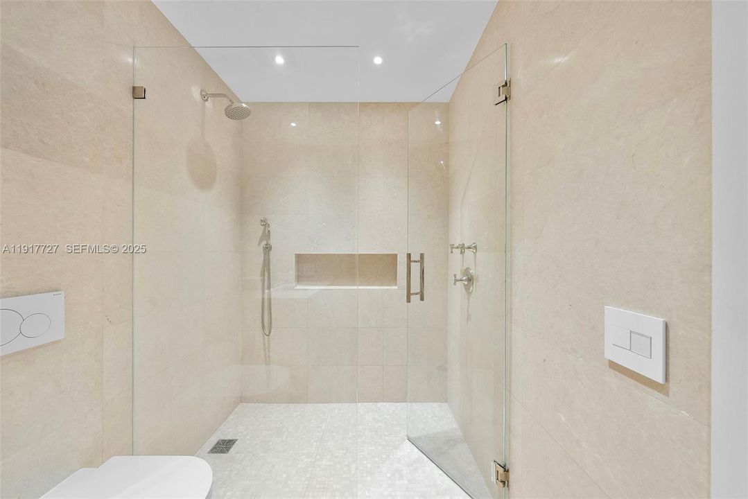 出租: $30,000 (2 贝兹, 2 浴室, 2530 平方英尺)