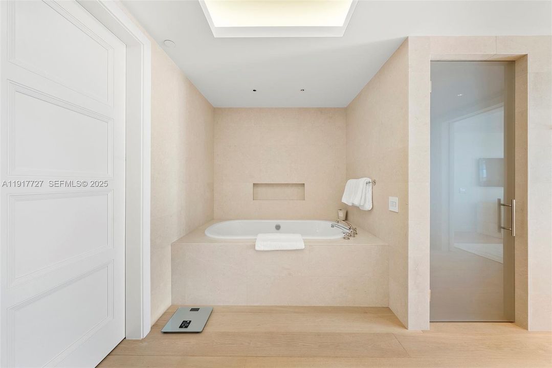 出租: $30,000 (2 贝兹, 2 浴室, 2530 平方英尺)