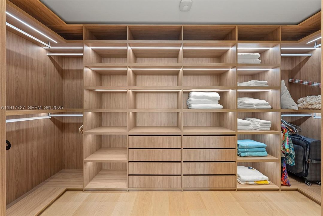 出租: $30,000 (2 贝兹, 2 浴室, 2530 平方英尺)