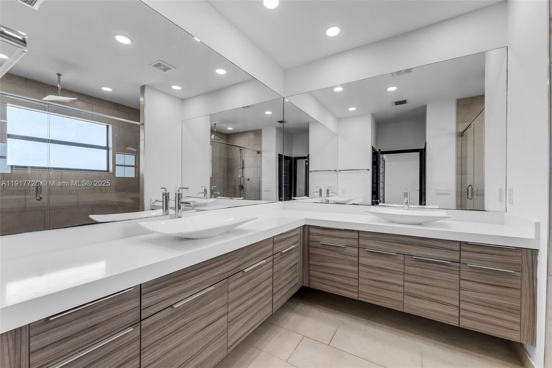 For Rent: $4,999 (4 beds, 3 baths, 2597 Square Feet)