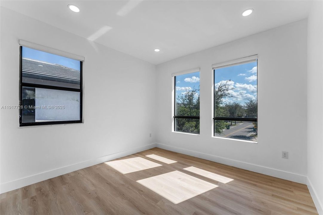 For Rent: $4,999 (4 beds, 3 baths, 2597 Square Feet)