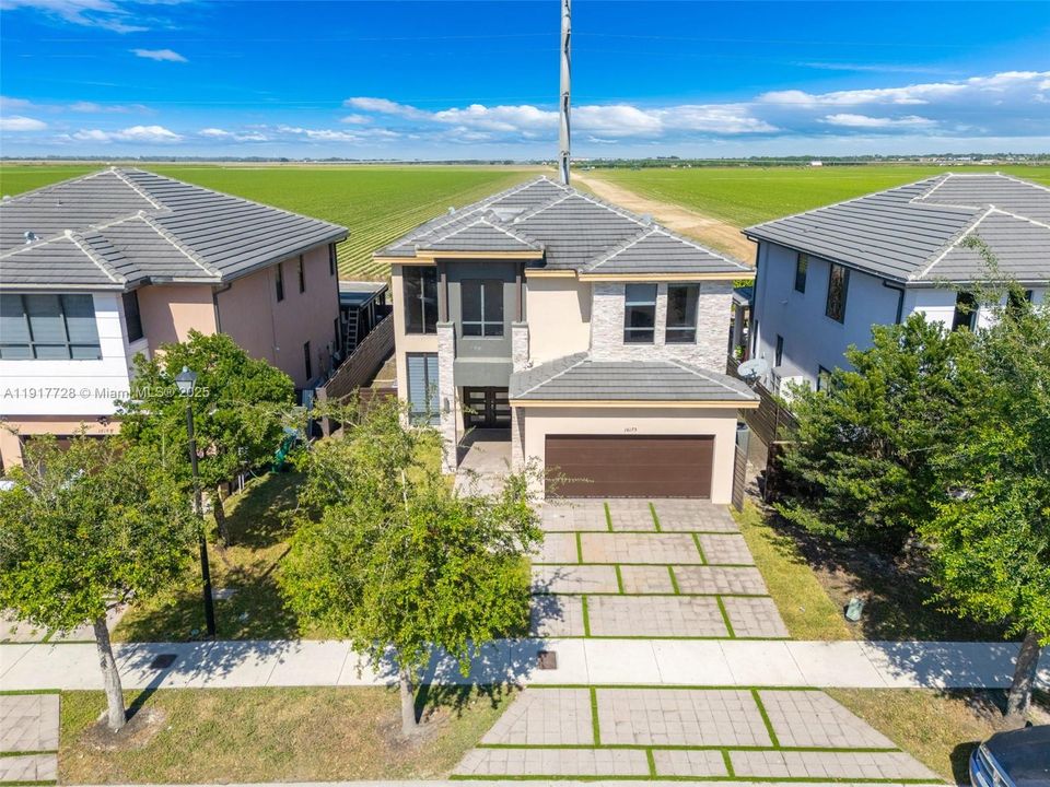 For Rent: $4,999 (4 beds, 3 baths, 2597 Square Feet)