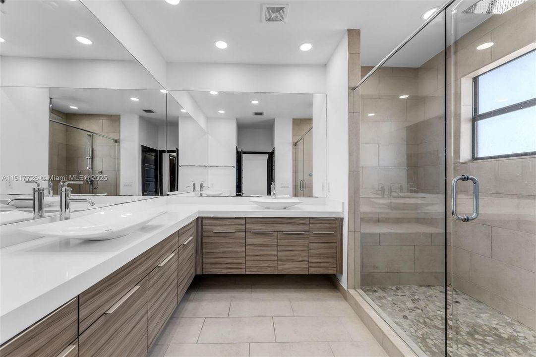 For Rent: $4,999 (4 beds, 3 baths, 2597 Square Feet)