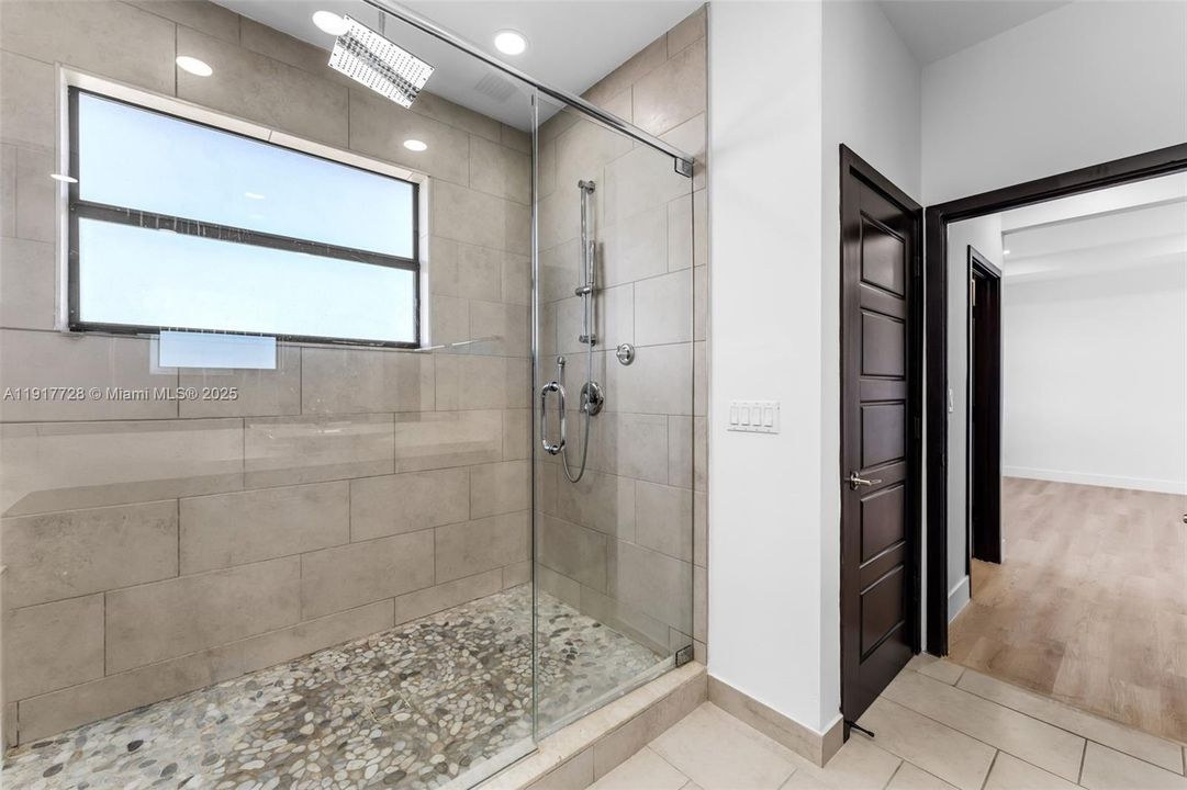 For Rent: $4,999 (4 beds, 3 baths, 2597 Square Feet)