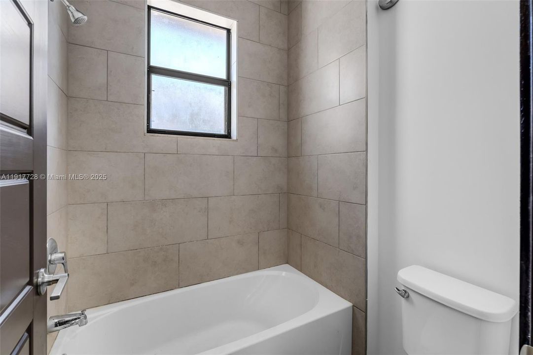 For Rent: $4,999 (4 beds, 3 baths, 2597 Square Feet)