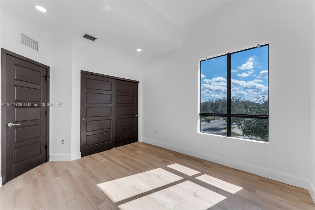 For Rent: $4,999 (4 beds, 3 baths, 2597 Square Feet)