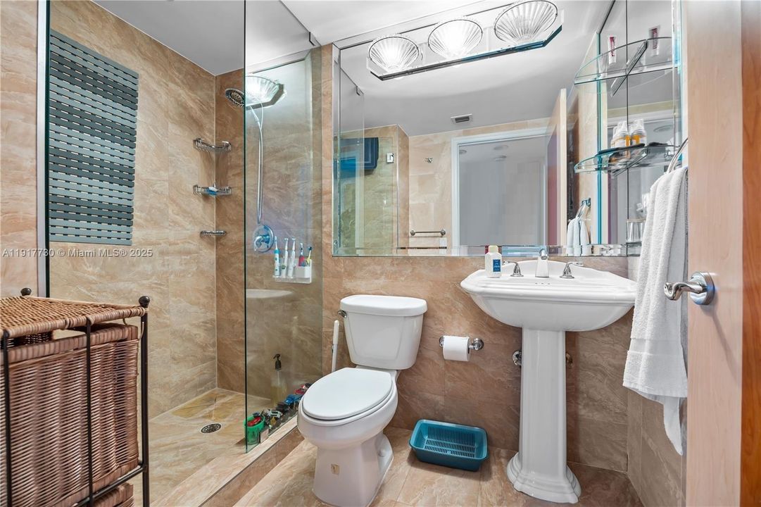 En Venta: $1,849,000 (3 camas, 3 baños, 1840 Pies cuadrados)