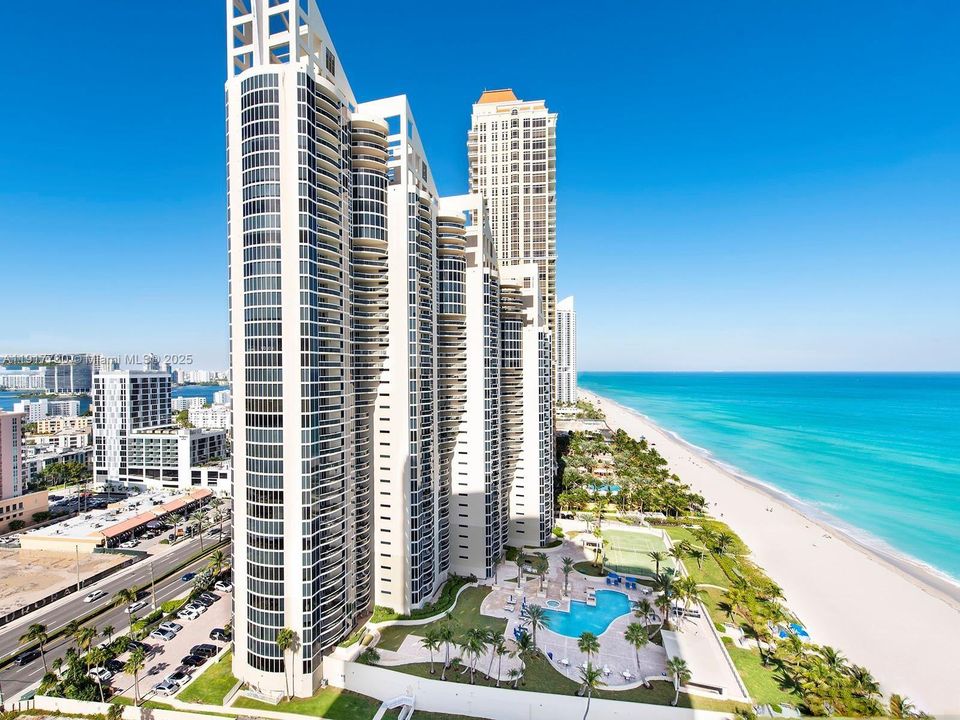 En Venta: $1,849,000 (3 camas, 3 baños, 1840 Pies cuadrados)