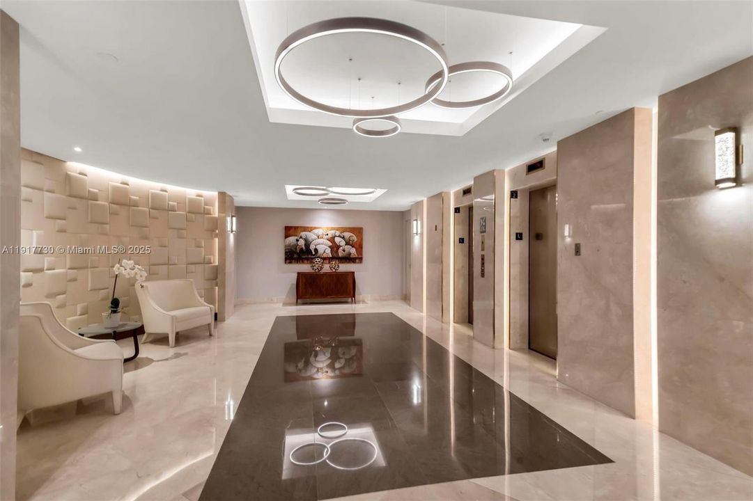 En Venta: $1,849,000 (3 camas, 3 baños, 1840 Pies cuadrados)