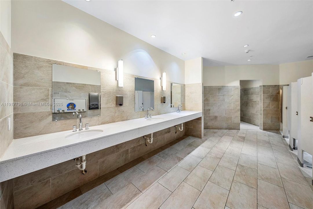 待售: $759,000 (2 贝兹, 2 浴室, 1262 平方英尺)